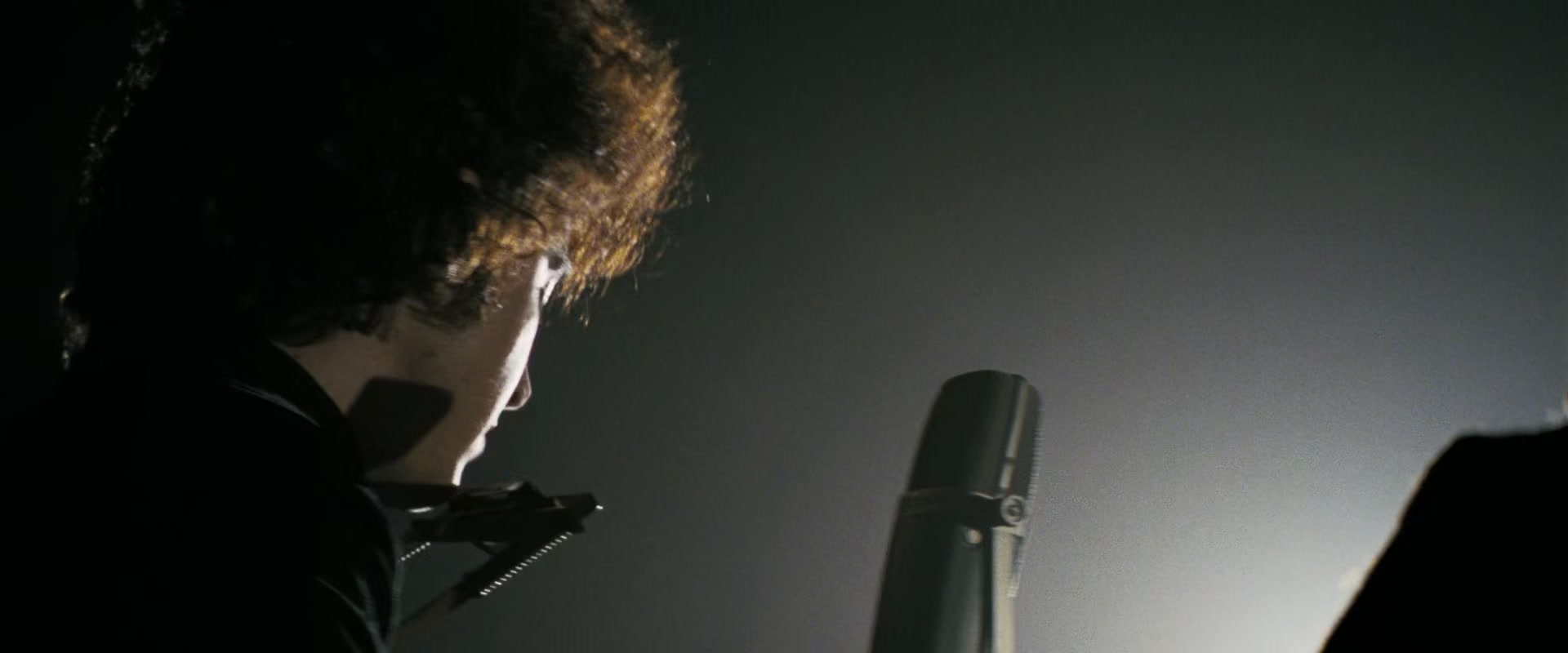 A_Complete_Unknown_2024_1080p_013290.jpg