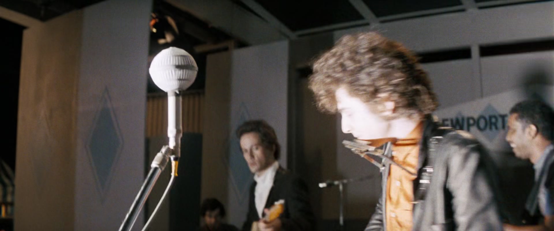 A_Complete_Unknown_2024_1080p_017999.jpg